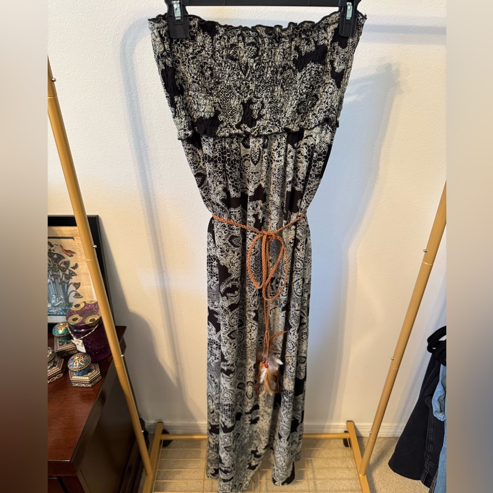 Love Tree Strapless Smocked Maxi Dress Boho Print
Size Large